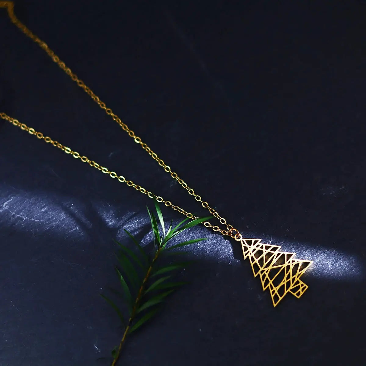 QIAMNI Collane natalizie per donne Ragazze Ciondolo albero di Natale Girocollo in acciaio inossidabile Catena per collo Gioielli di Capodanno Regalo di compleanno