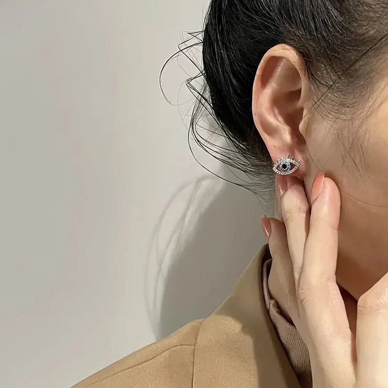 YILUOCD 925 Sterling Silver Zircone Blu Evil Eye Orecchini con perno per le donne Semplice Demon Eyes Piercing Gioielli Regalo di Capodanno